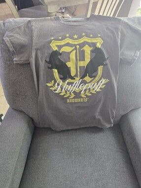 Hufflepuff Kids T‑Shirt in Gray with Yellow Crest - Hogwarts